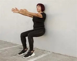 Wall Squats – દીવાલના ટેકે બેઠક