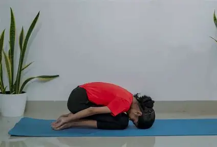 બાલાસન (Child’s Pose)